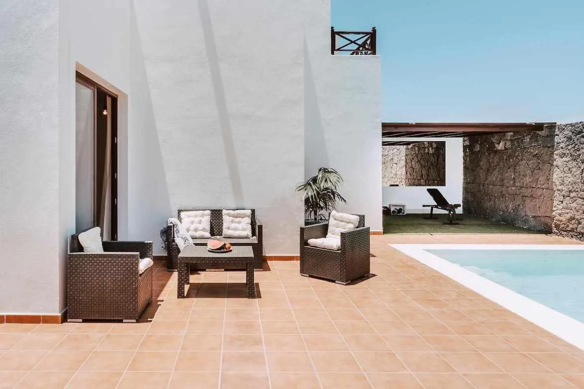 Villa Lyra, Piscina Climatizada Playa Blanca