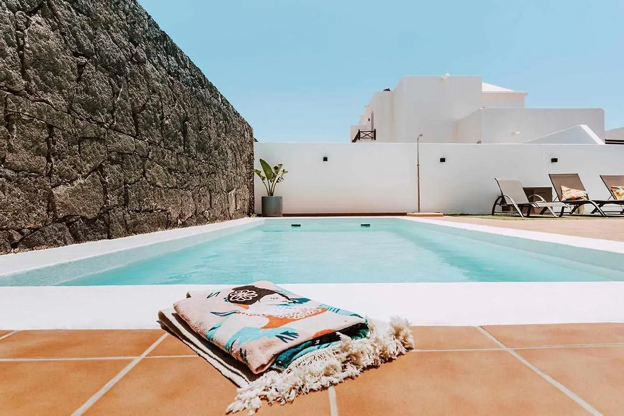 Villa Lyra, Piscina Climatizada Playa Blanca
