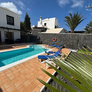 Adel 56, Private Heated Pool, Parking Villa