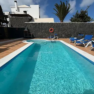 Adel 56, Private Heated Pool, Parking Villa